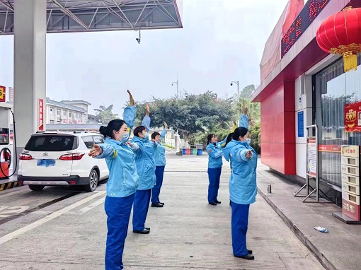 中路能源公司開展營銷服務(wù)大提升活動.jpg 中路能源公司開展營銷服務(wù)大提升活動.jpg